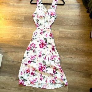 Floral side cut out, semi backless vacation dress. XS-S from Forever 21.